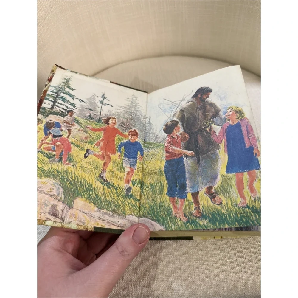 Vintage The Children's Living‎ Bible Paraphrased by Tyndale, Illustrated 1976 HC
